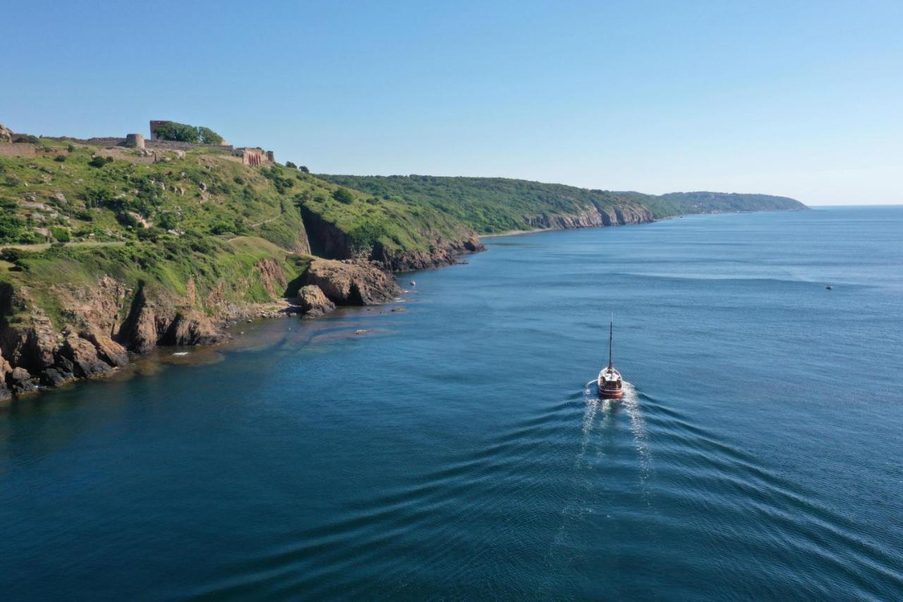 Varra Water - Unique Boat Accomodation - Bornholm 넥소 외부 사진