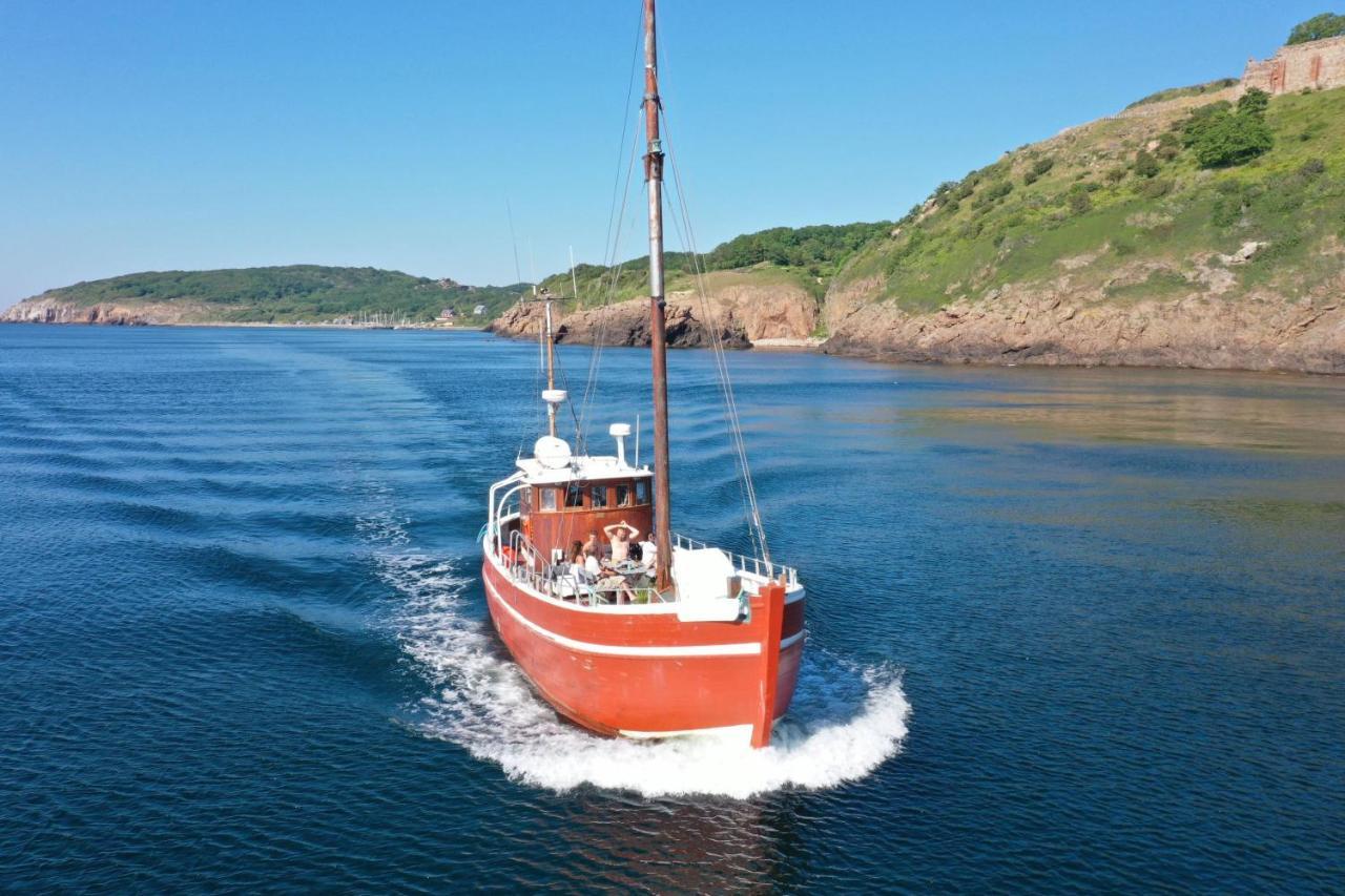 Varra Water - Unique Boat Accomodation - Bornholm 넥소 외부 사진
